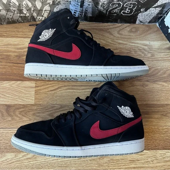 2018 AirJordan 1 mid Multicolor Sneakers 554724-065 - Picture 2 of 14